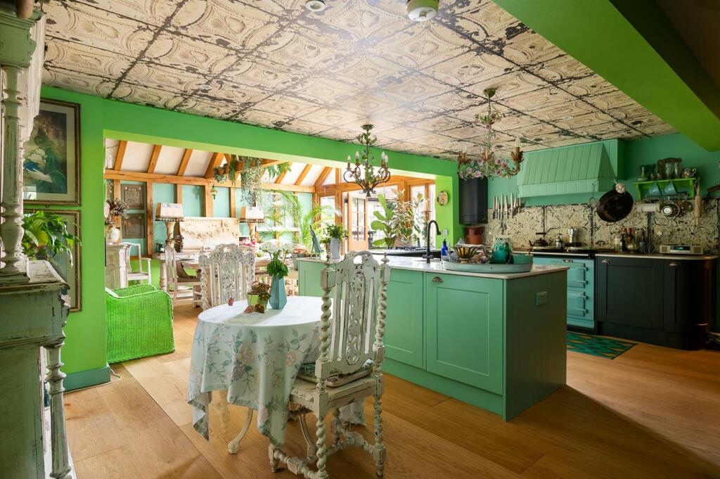 240411-4642 Open plan space.jpg