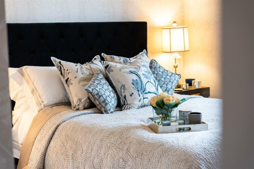 Bedroom 1 detail.jpg
