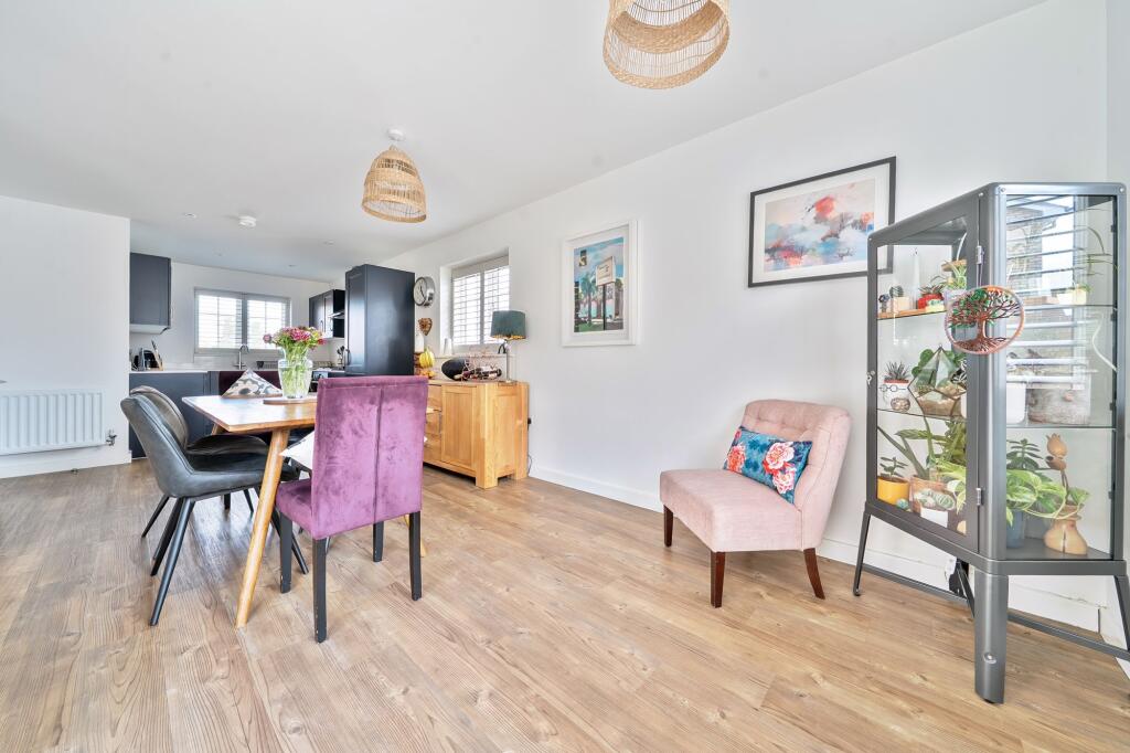 Kitchen/Dining Room (6)