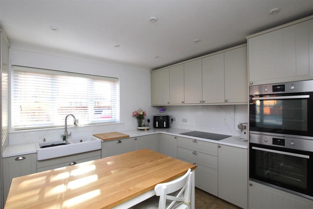 Kitchen - b.JPG