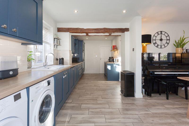 OPEN PLAN KITCHEN/DINING/FAMILY