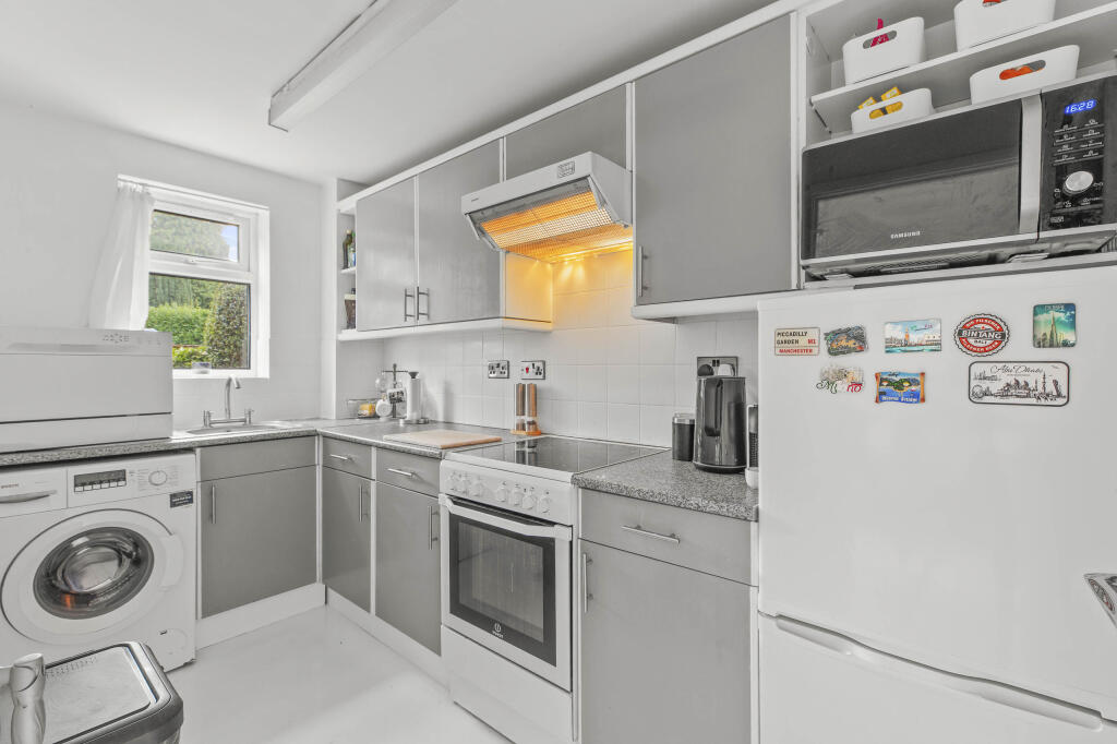 4 Alfred Davis Court, SL7 3EA (LOW RES)-13