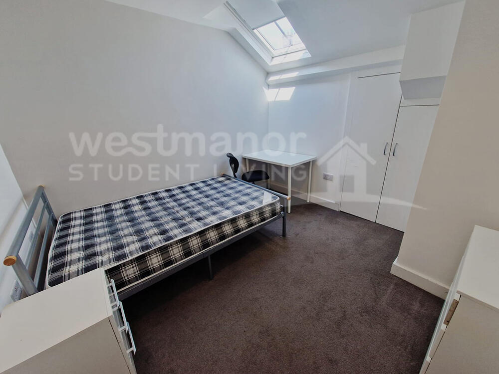 FLAT 12 - SHARED BR