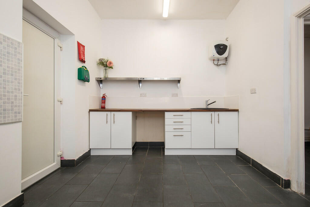 384 Brighton Rd -...