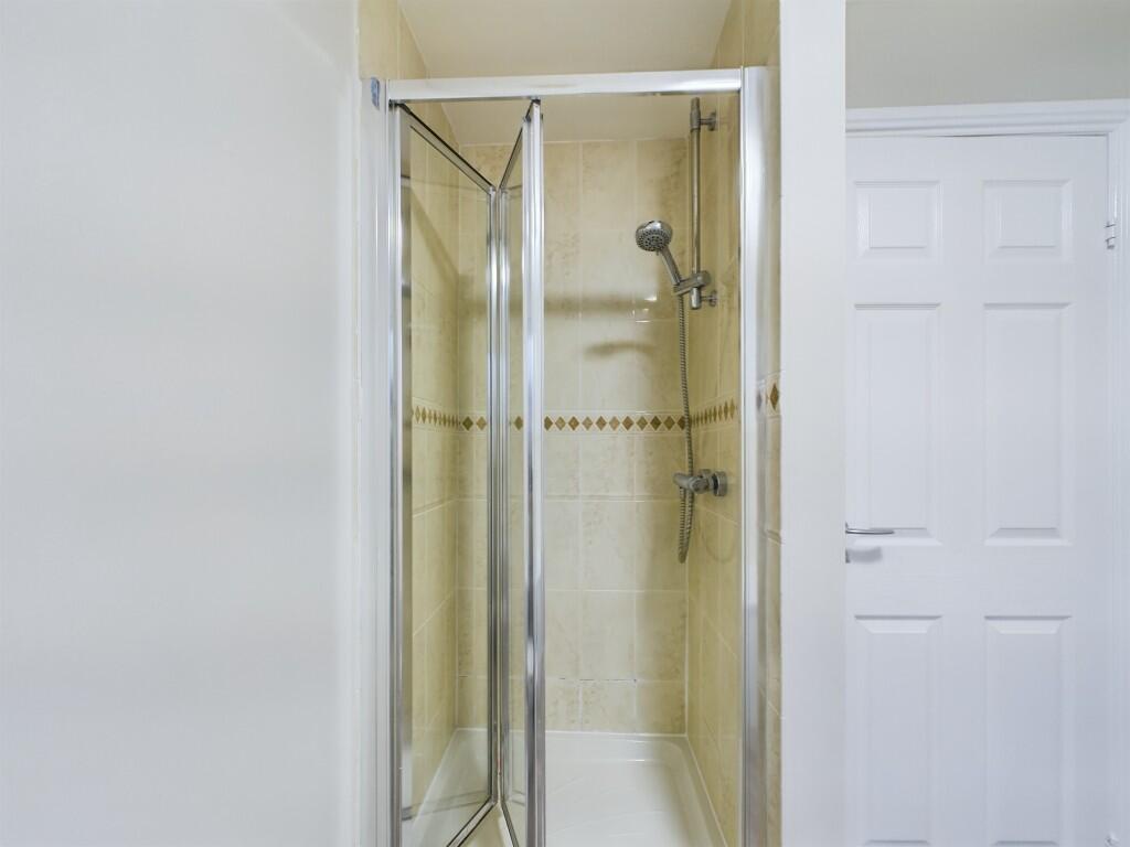 Upstairs Bathroom 