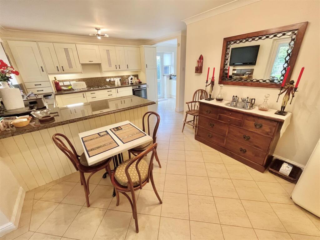 Breakfast Kitchen Aspect 2