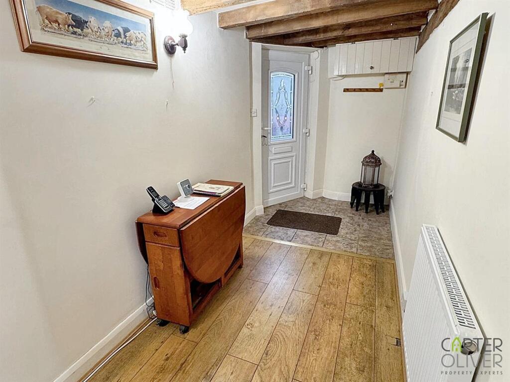 ENTRANCE HALL.jpg