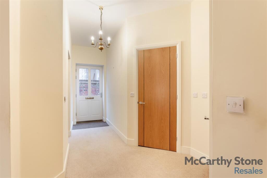 8651518-interior12.jpg