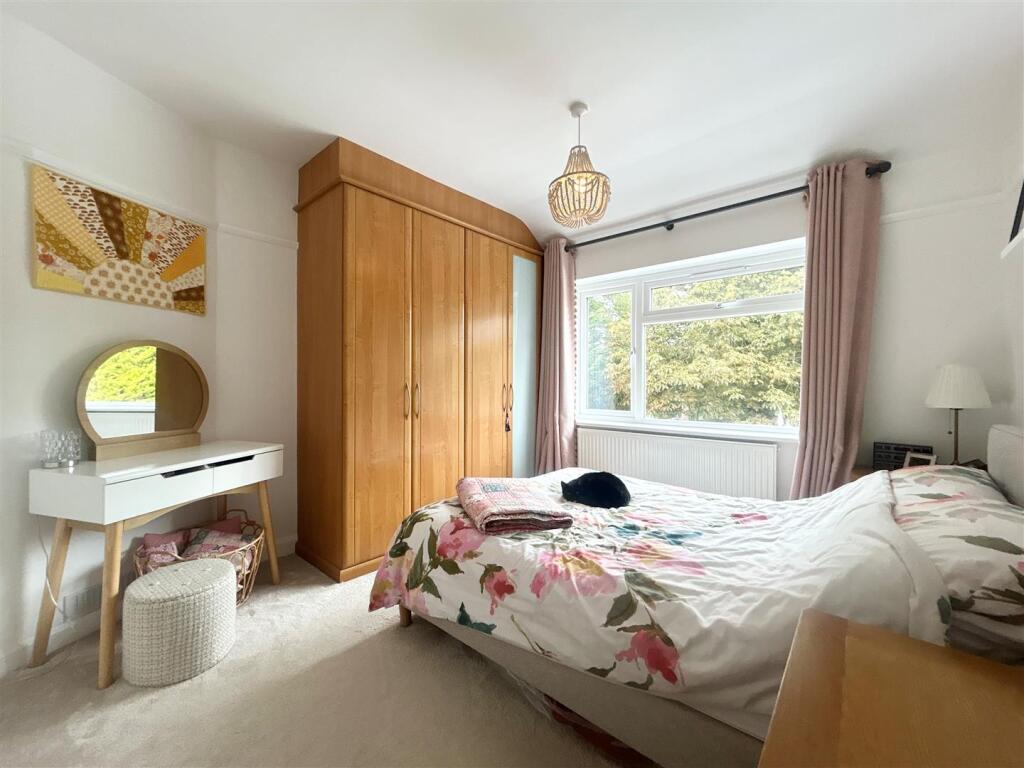 Bedroom 1.jpg