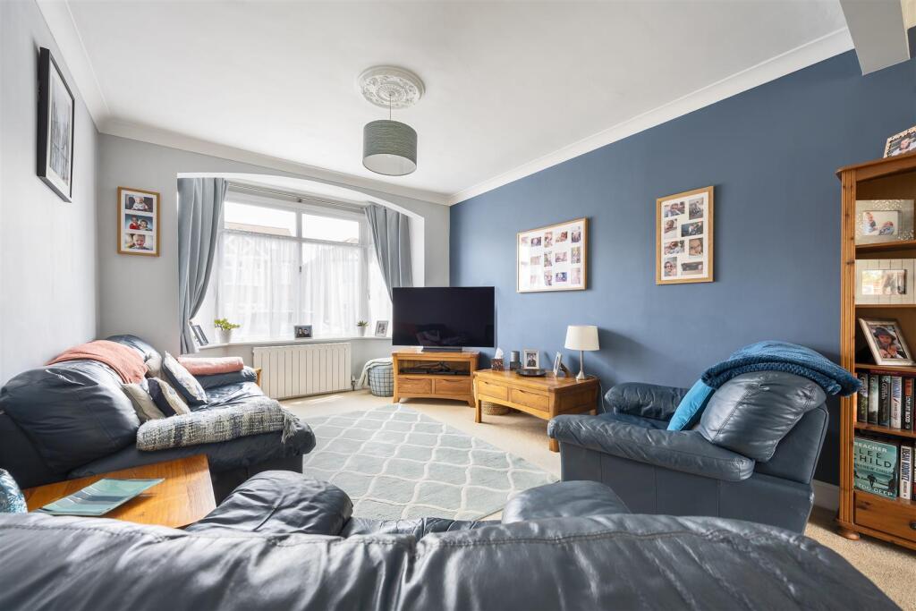 Greenstead Avenue, IG8