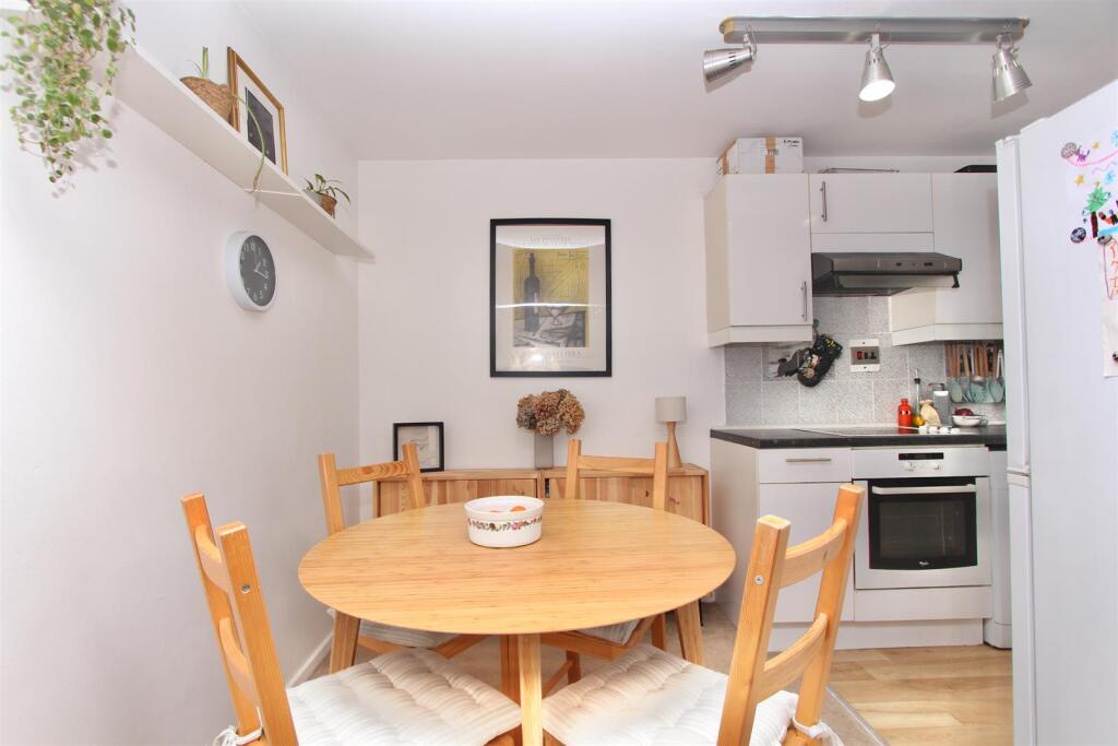 Lampard Grove, N16