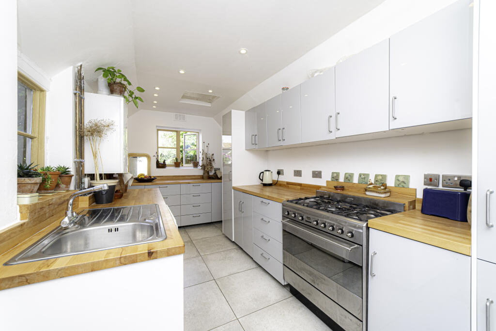 general 11 Church St