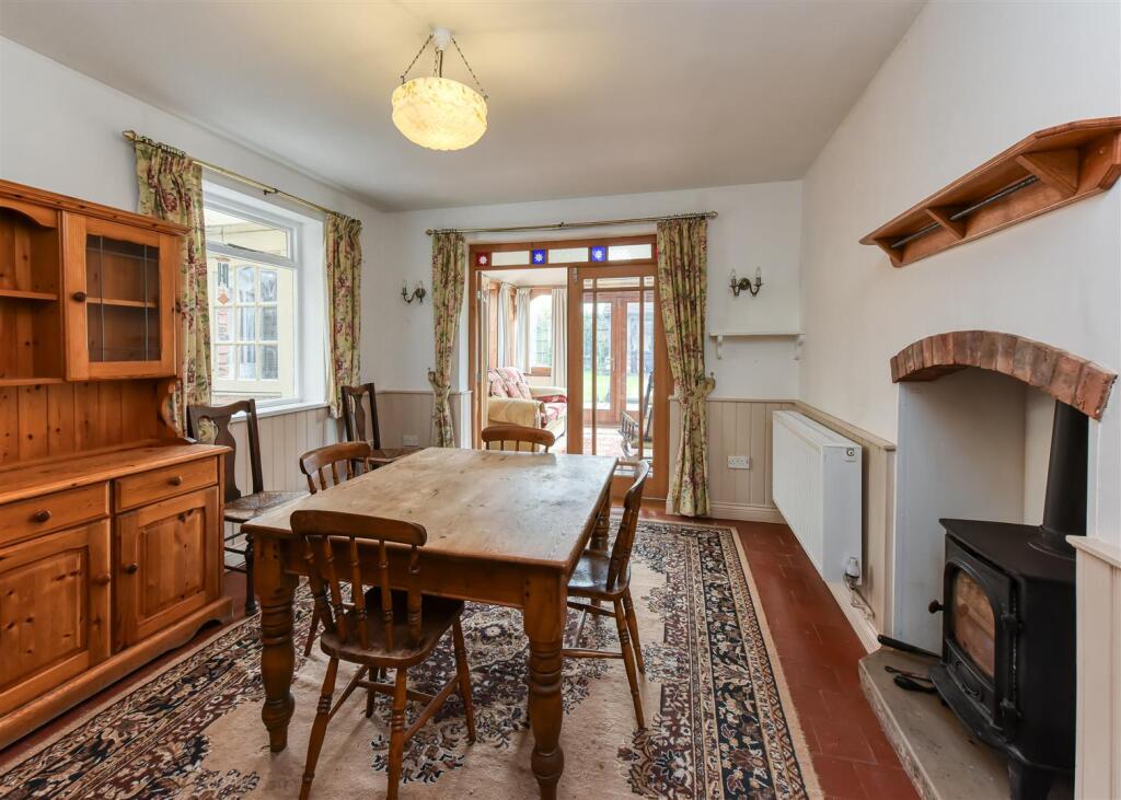 10 High Street-dining.jpg