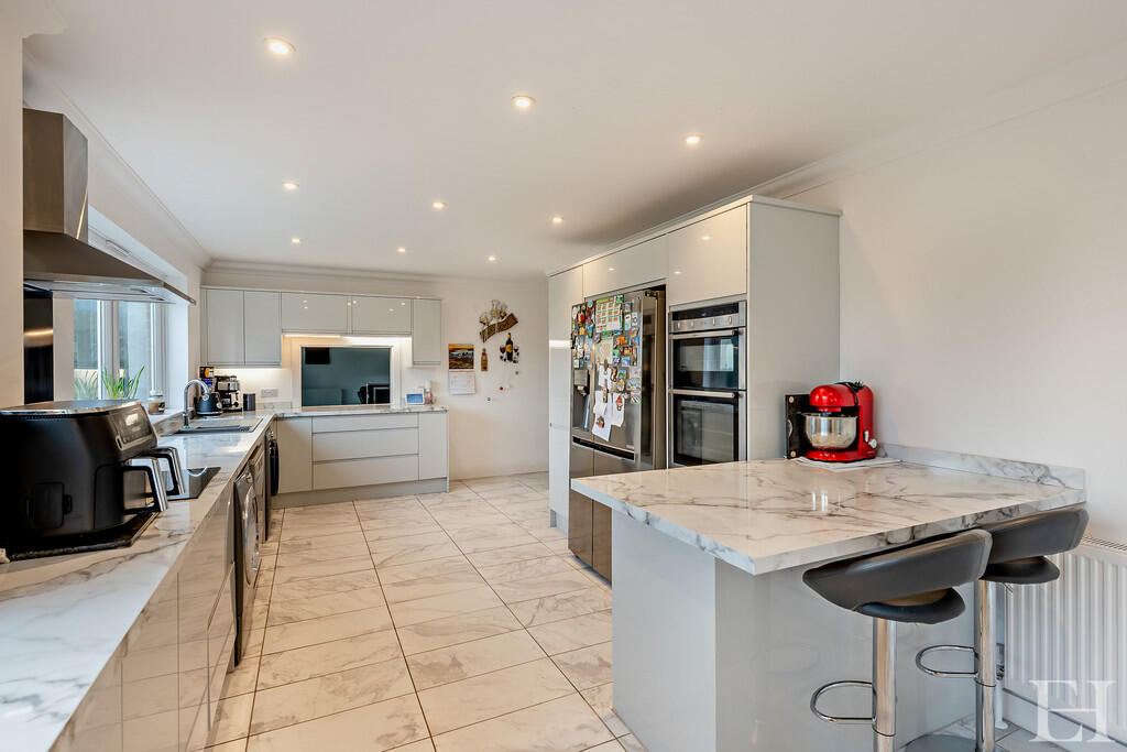 WM-8636330-interi...