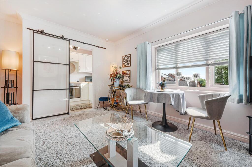 Cyril Bell Close-08.jpg