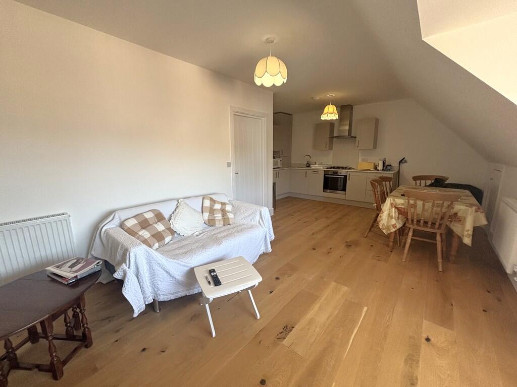 Living/dining are...