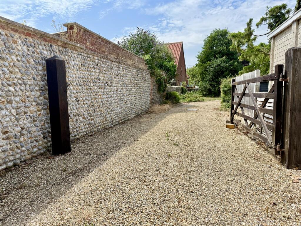 long private driveway approach