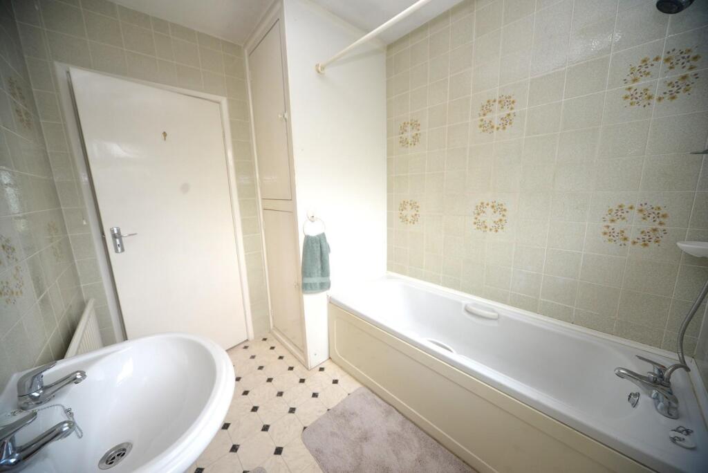 Bathroom 1.JPG