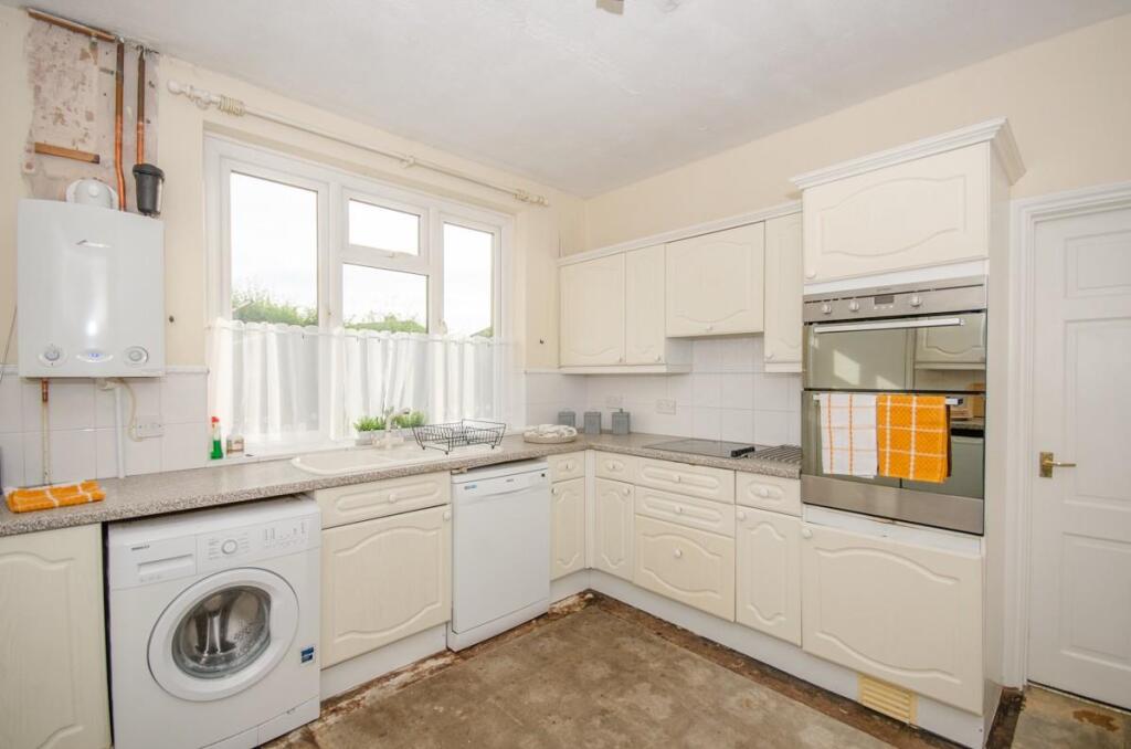 Kitchen pic 2.jpg