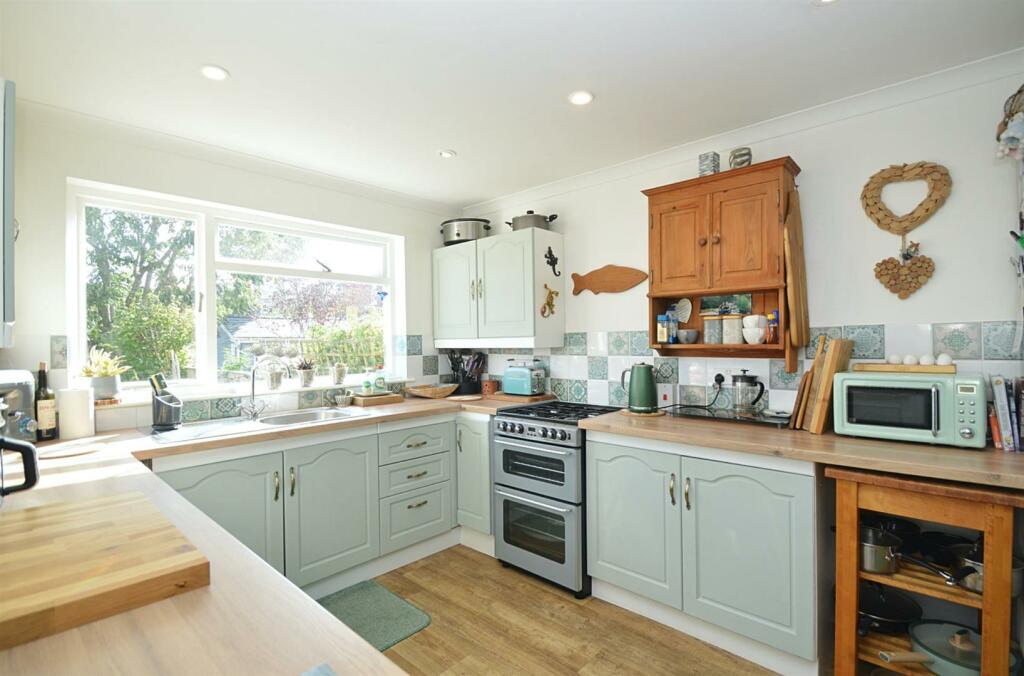 resizedKitchen1.jpg