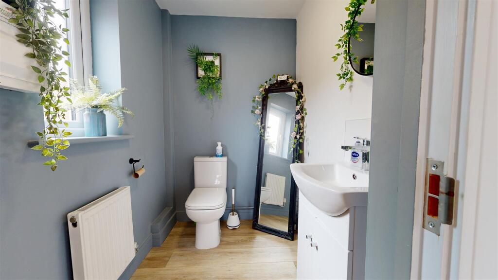 CLOAKROOM.jpg