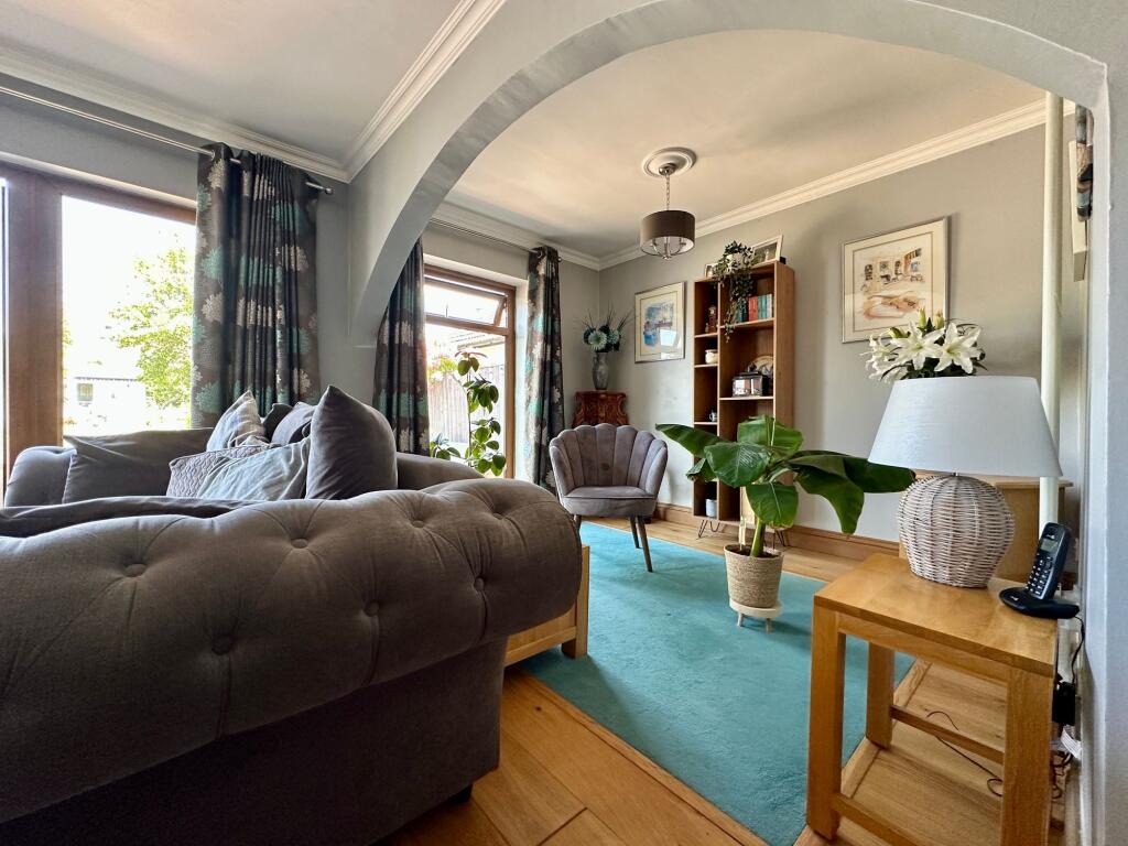 Lounge / Dining Area