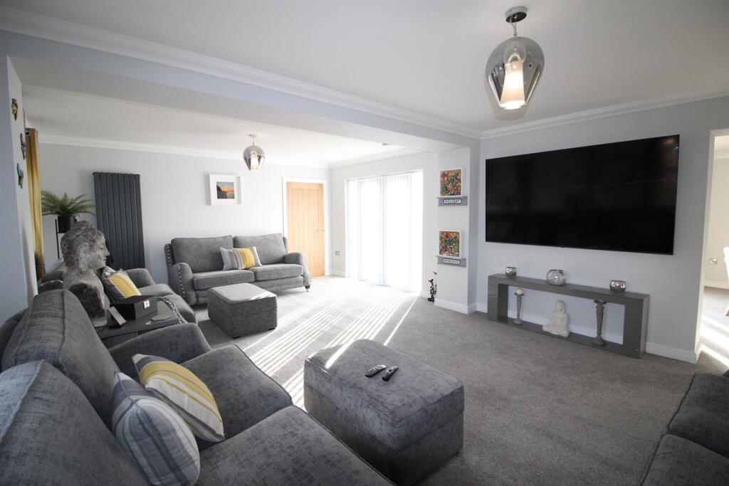 Family Room3.JPG