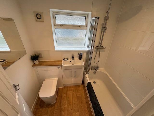 bathroom one.jpg
