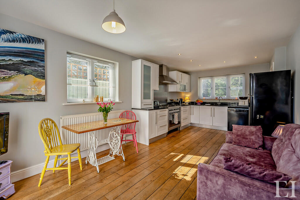 8643242-interiorW...