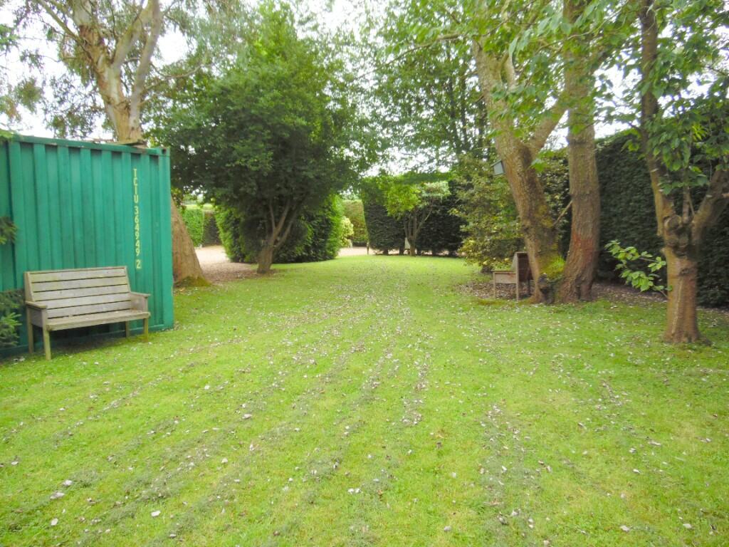 FRONT GARDEN