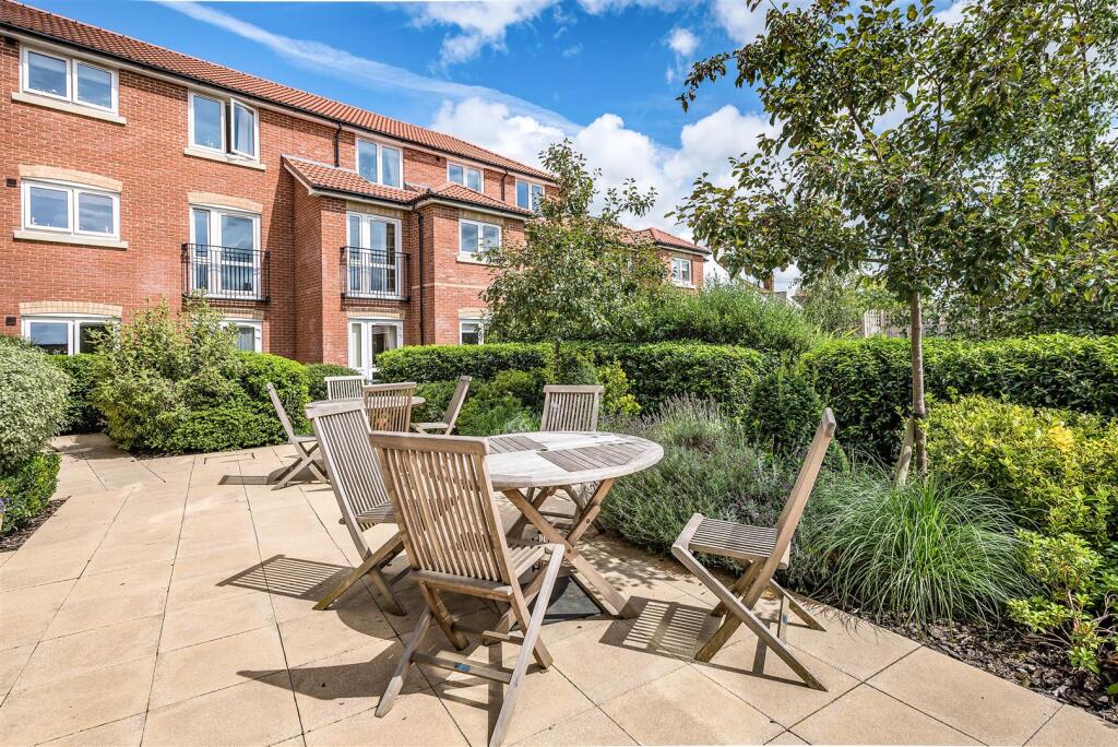 Owners Patio Area.jpg