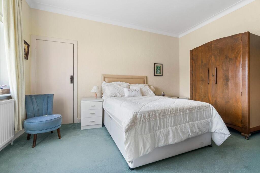 9_20 hutton park crescent, largs (9).jpg