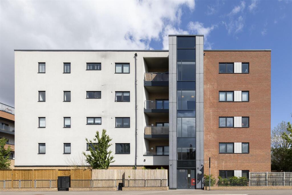 Thornbury Way E17