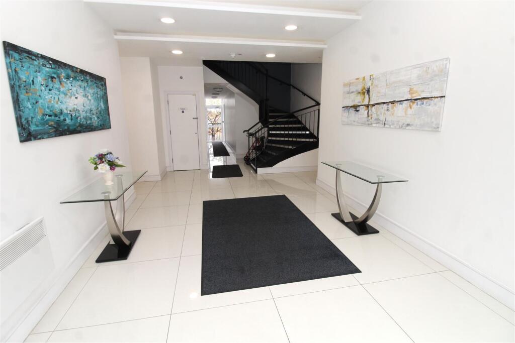 Senate House (Entrance Foyer).jpg