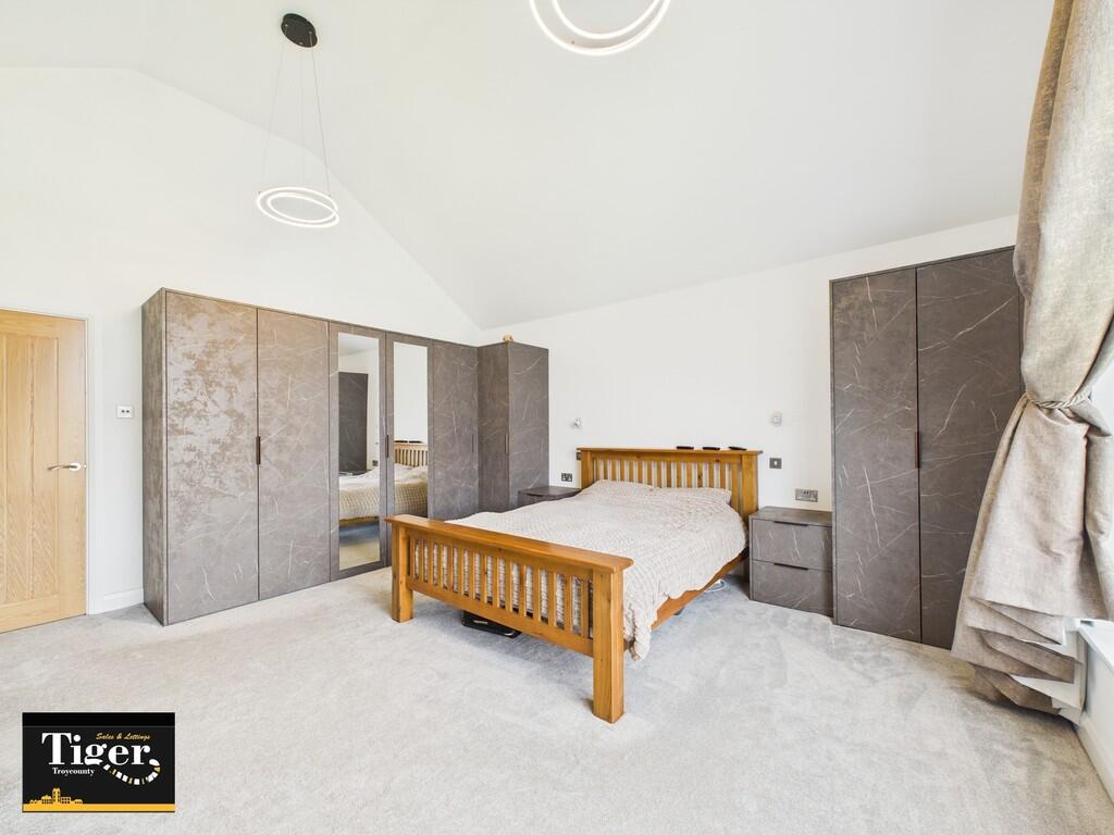 CAM02176G0-PR0559...