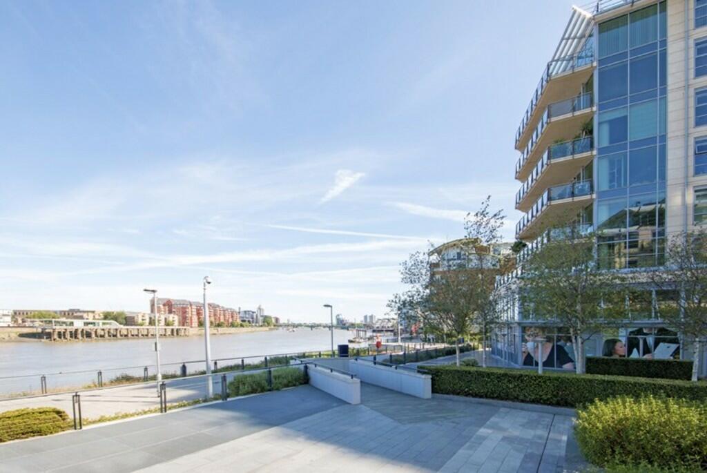 Riverside Walk/Ex...