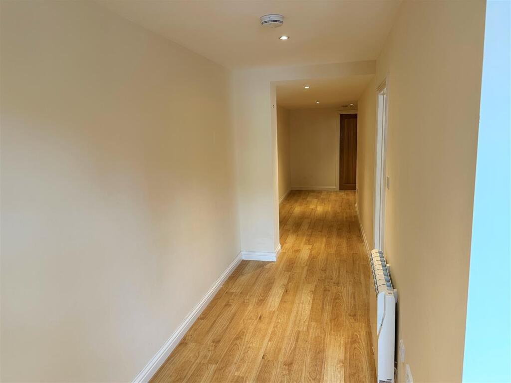 Hallway.jpeg