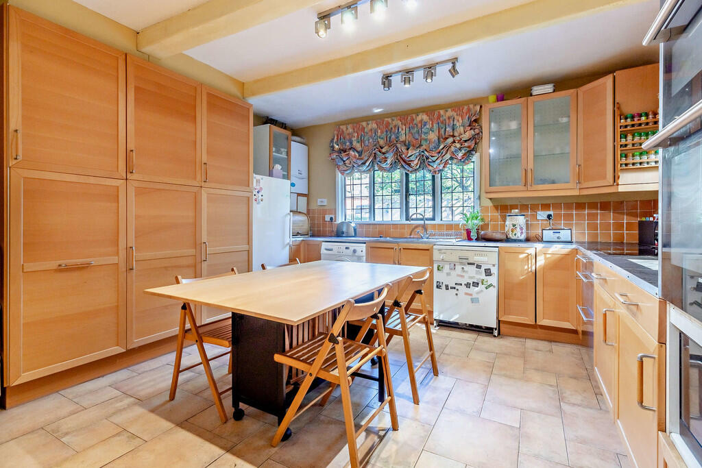 8646346-interior0...