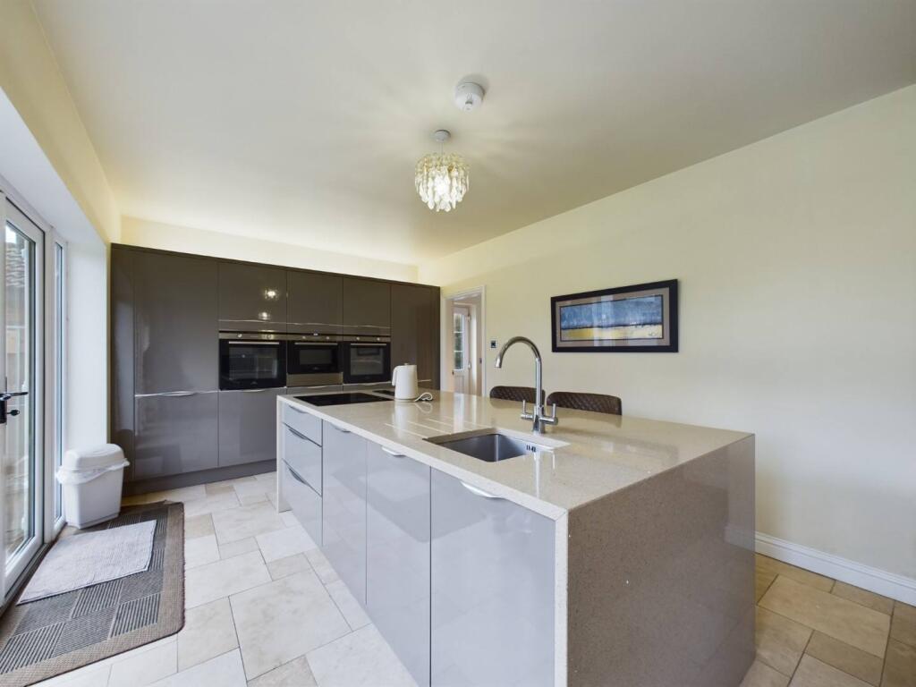 Kitchen/Living Area