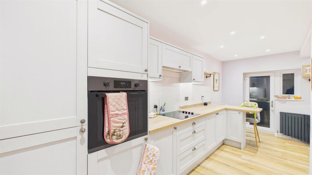 Breakfasting Kitchen