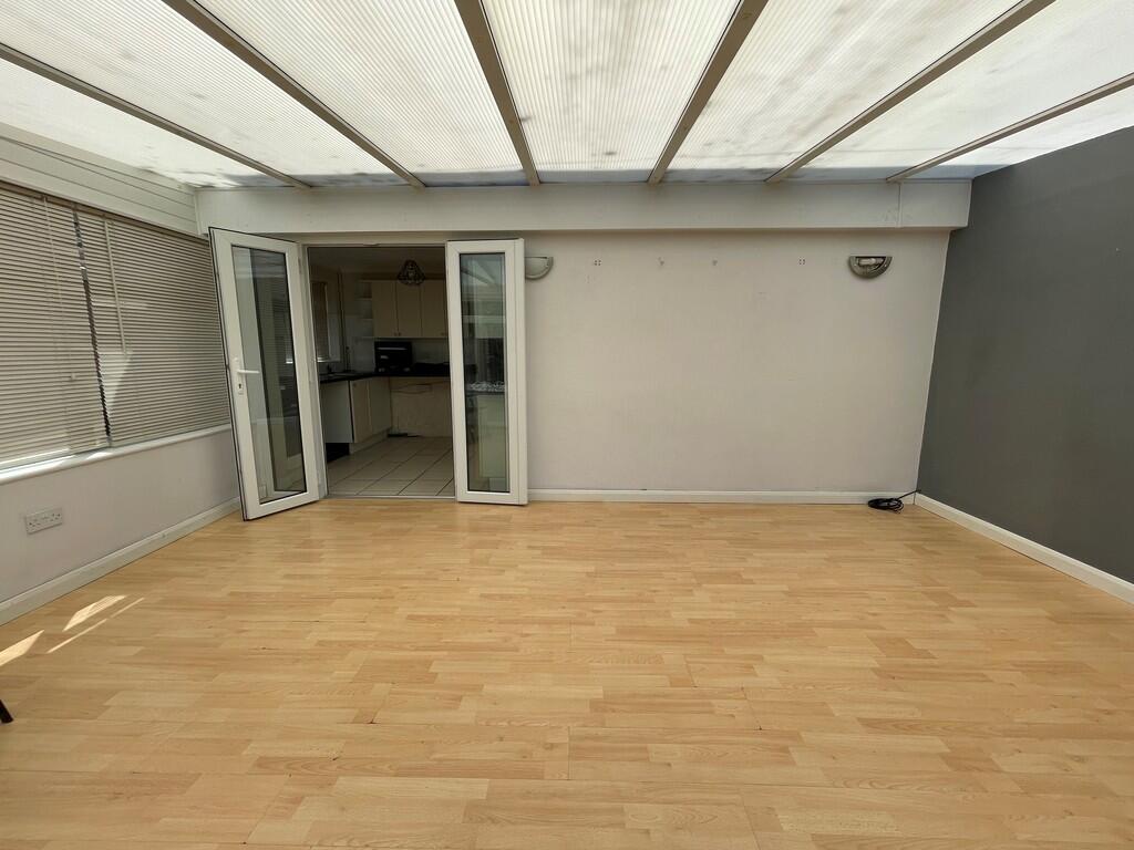 18 Moorfoot Road ...