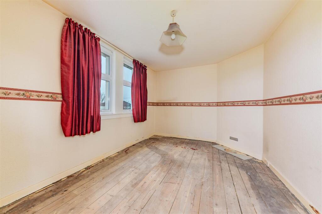 4 Wetherby Place Dundee-8.JPG