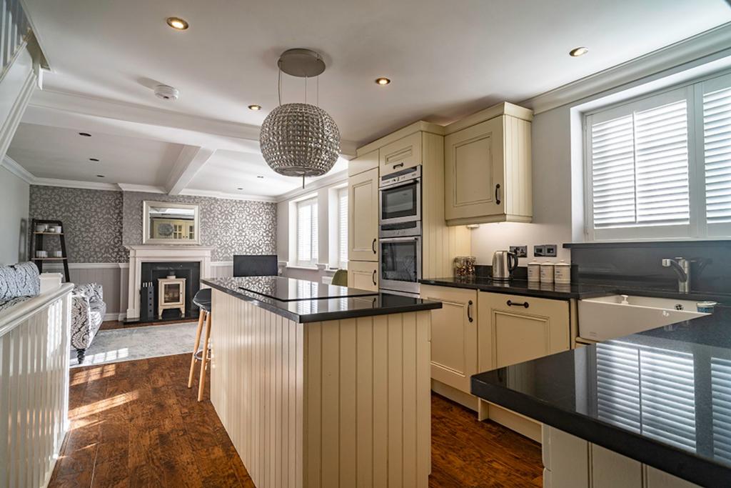 Kitchen / Living Area