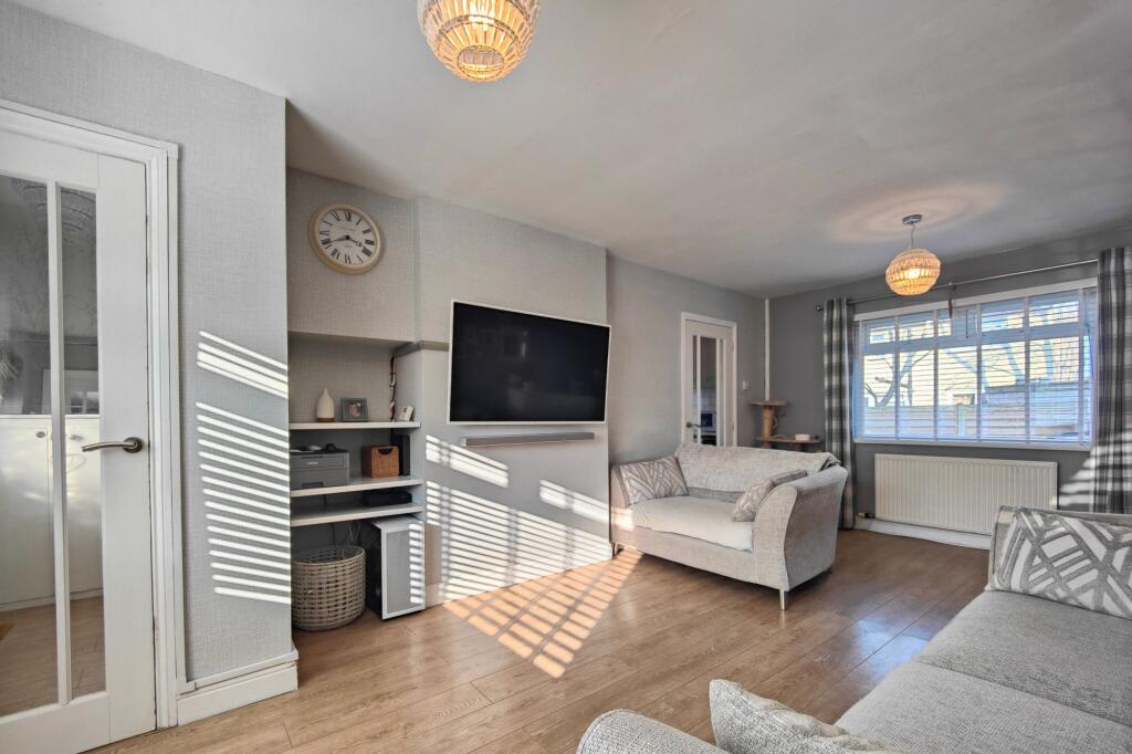 Generous Lounge