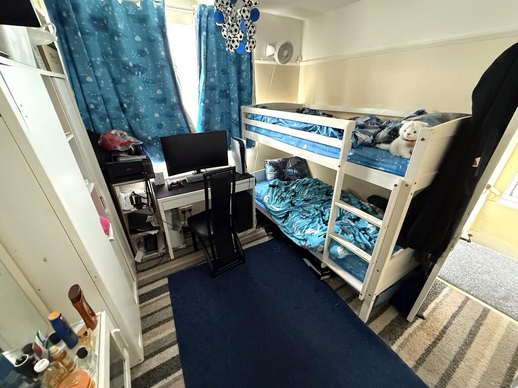 BEDROOM 2