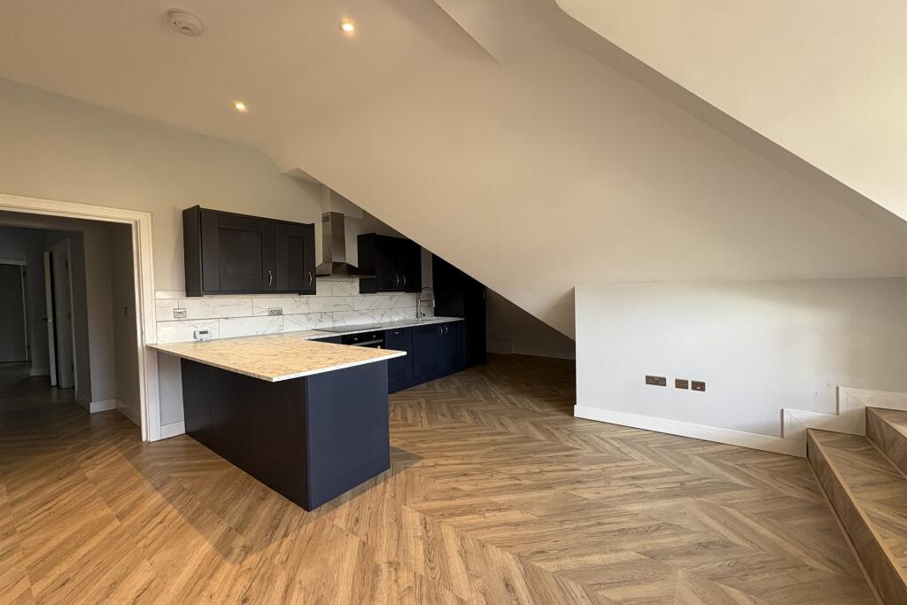 Lounge / Kitchen