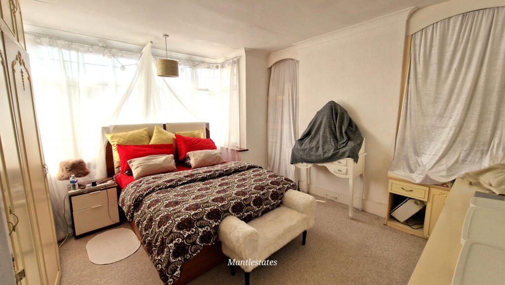 FRONT BEDROOM (1)