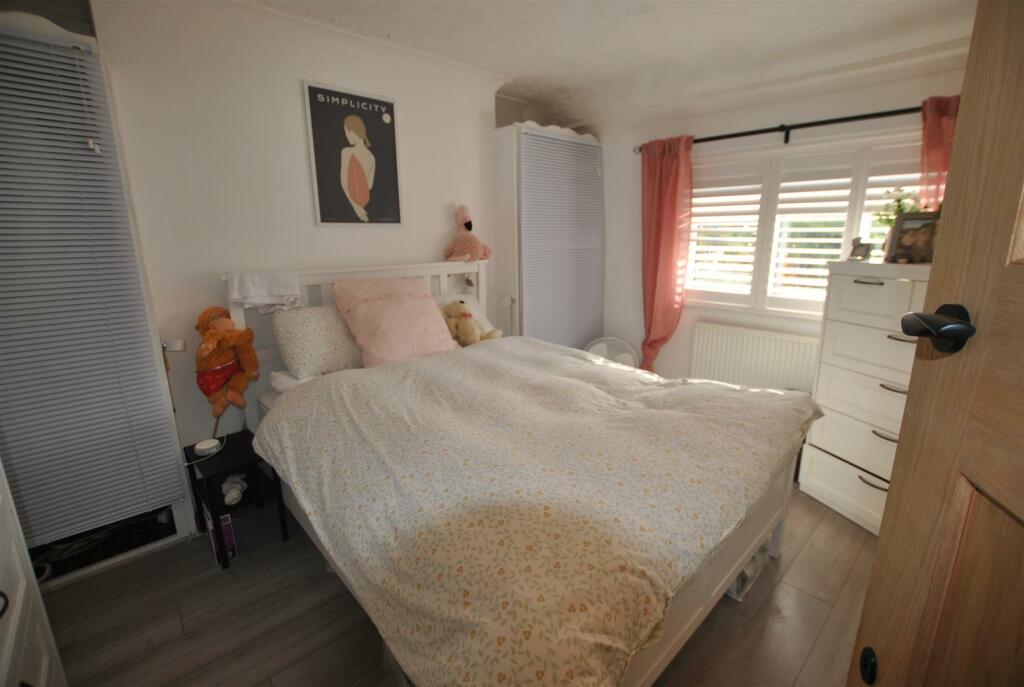 MAIN BEDROOM