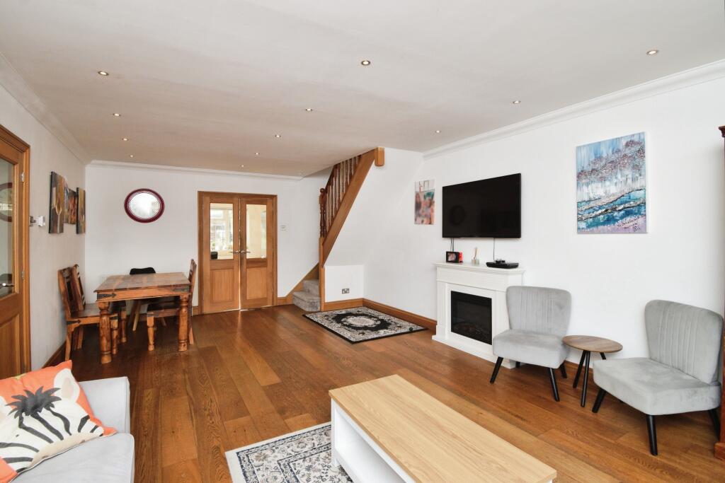Lounge/Dining Room