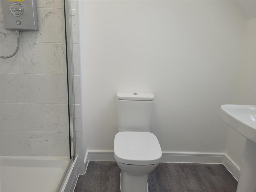 15 Wilson ensuite.jpg